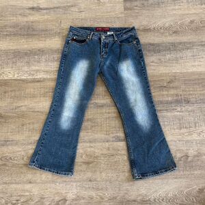 YMI Y2K bleach dark wash capris Size 9